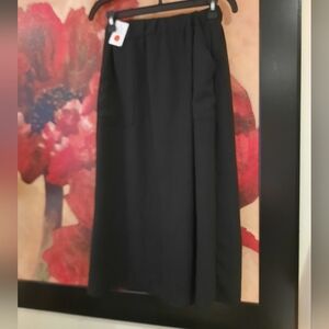 NWT SLEEK FLOWING BLACK 30" LONG SKIRT SIDE POCKETS Size Small